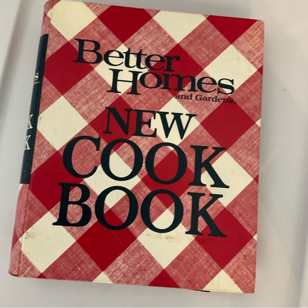 Vintage Better Homes and Gardens New Cook Book 1968 edition 5th printing 1972